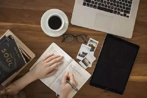 バブルフィルムマシンは7つの主要部分で構成されていますか? 素材は何ですか？